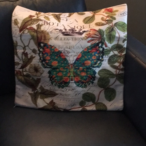 2 Pillow covers floral 20x20 - Picture 3 of 4